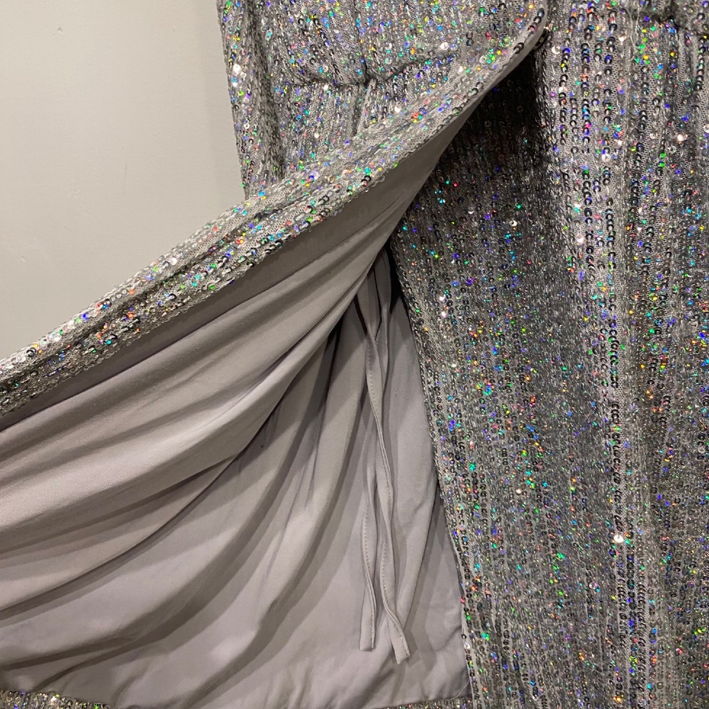 House of CB Verina Sequin Long Sleeve Cocktail V-Neck Mini Dress in Silver Small - Picture 7 of 8